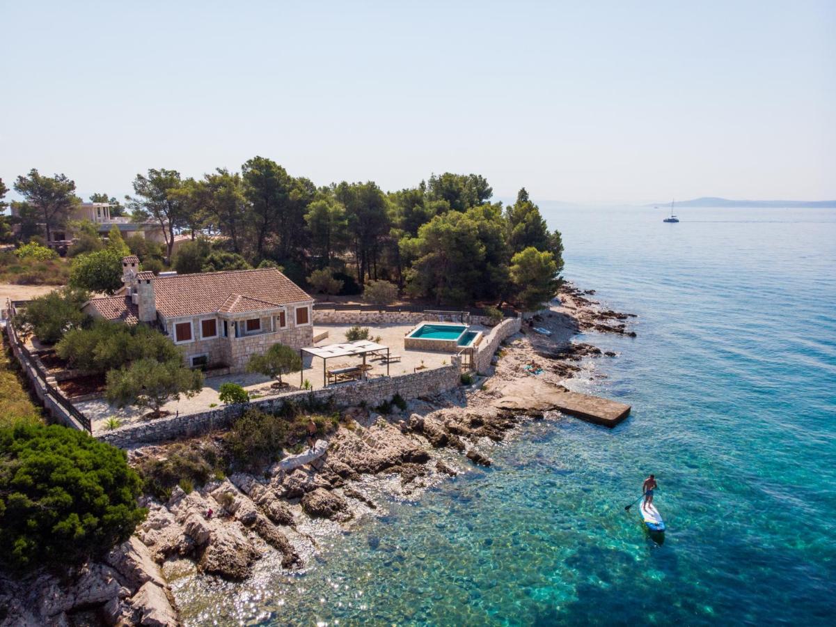Villa Rudini With Heated Pool Okrug Gornji Extérieur photo