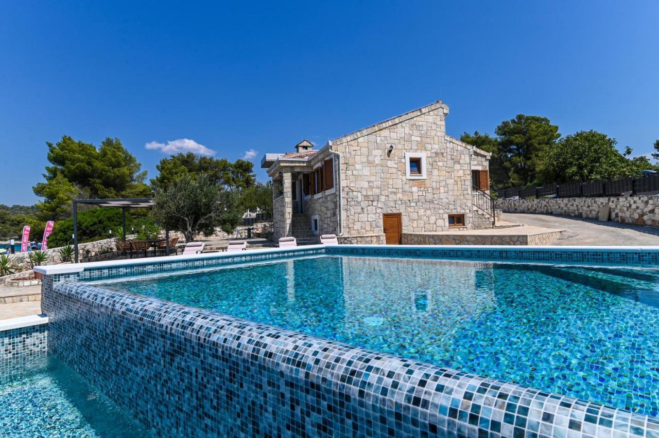 Villa Rudini With Heated Pool Okrug Gornji Extérieur photo