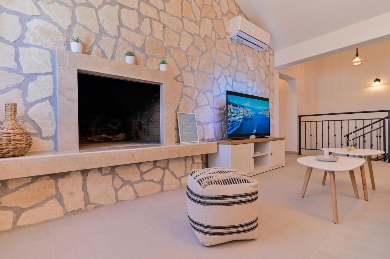 Villa Rudini With Heated Pool Okrug Gornji Extérieur photo