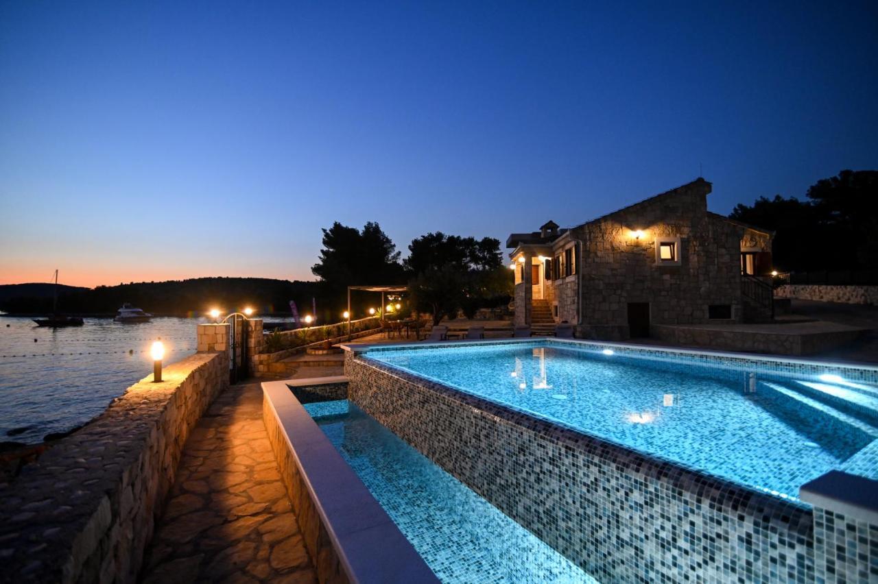Villa Rudini With Heated Pool Okrug Gornji Extérieur photo